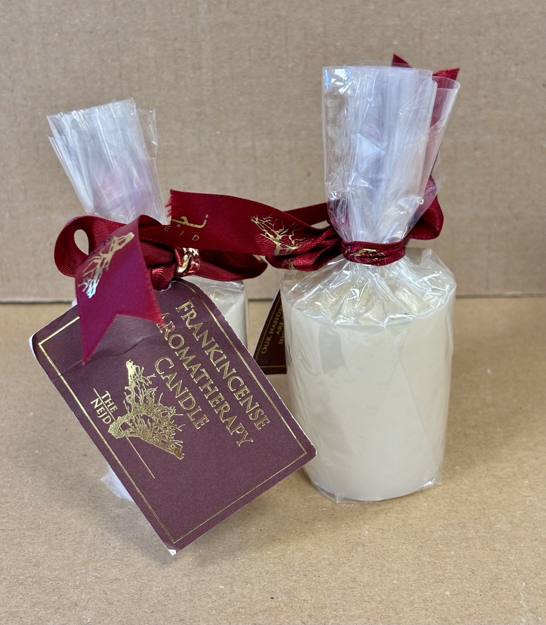 Kézműves, henger alakú gyertya 6 x 4 cm, valódi ománi tömjénnel és illóolajával